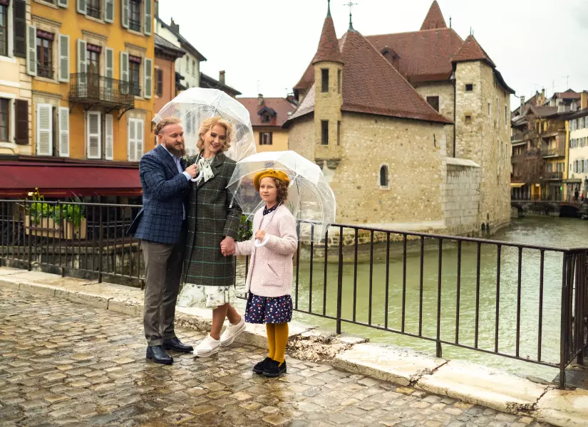Famille à Annecy visite le Palais de l'île