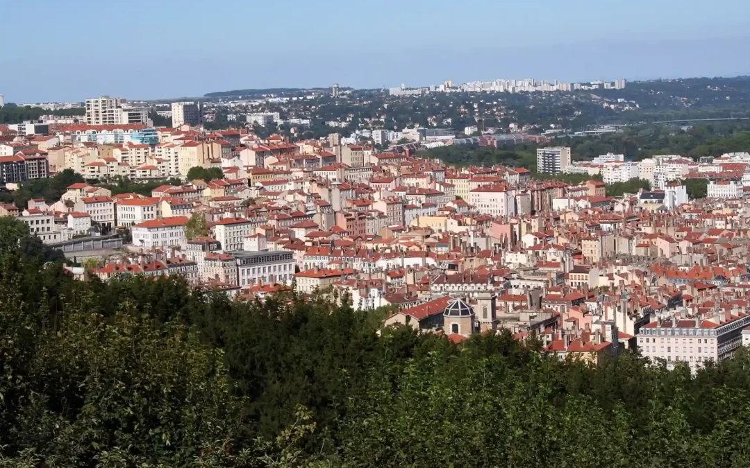 La Croix-Rousse : histoire de la soie à Lyon et ses traboules uniques